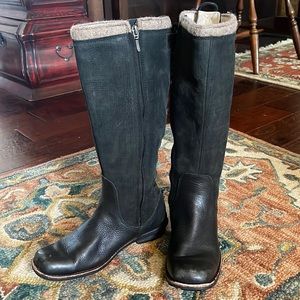 UGG S/N 5746 winter boots size 6